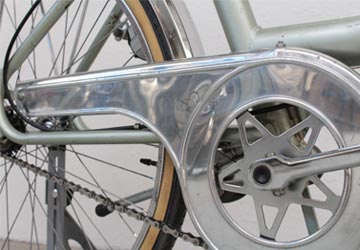 Bicyclette vert clair pour femme restaurée dans notre atelier de Rennes