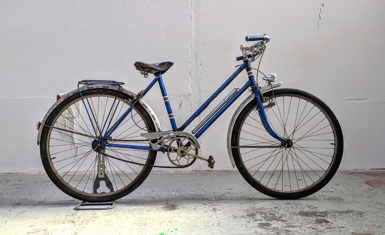 Bicyclette vintage à rénover dans notre atelier de Rennes.