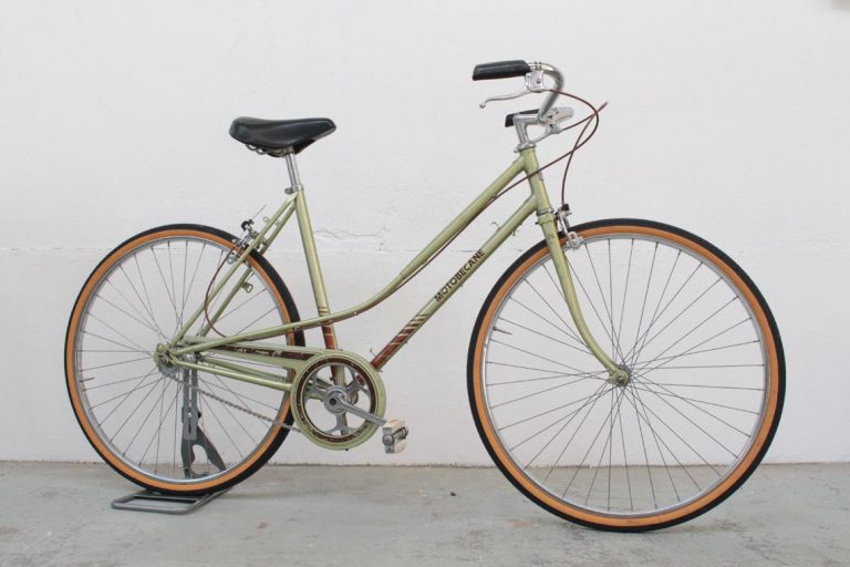 Bicyclette verte Motobécane de 1980
